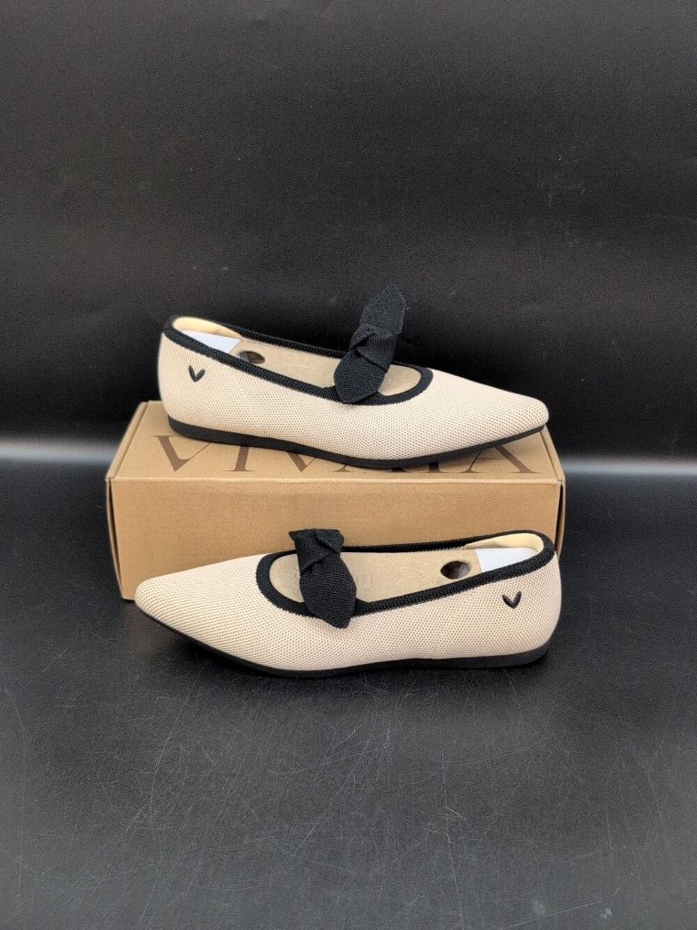 Vivaia Addriane Pointed Toe Bow Womens Flats Pump US 5.5-6 Almond Black